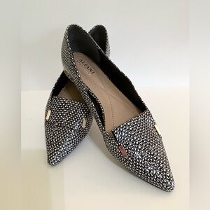 Alfani Step-Flex Black and White Snakeskin Pattern Flat w/Gold Accent Size 8